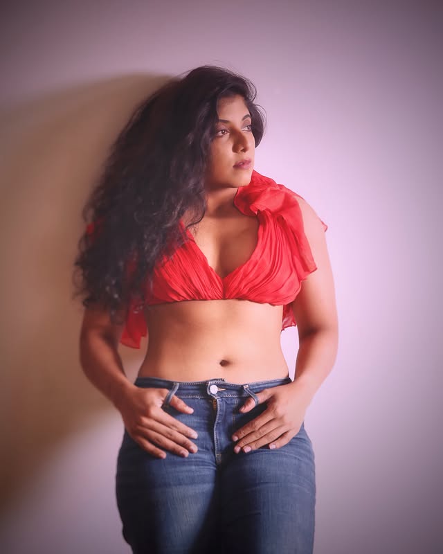 When we are planning our next shoot santhu ❤️Swipe left to see another pic 💃🏻#chitralpowergirl #bangaloremodel #prasadbiddapamodels #bangalorefitnessinfluencer #bangalorebikiniathlete #kannadaactress by @chitral_powergirl_25