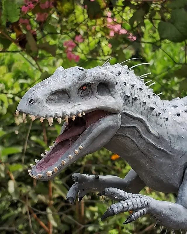 Fiz a Indominus rex de papelão🎨 Cara... eu não estou nem acreditando que consegui fazer ela!E aí, oque acharam?!🤩#indominusrex#jurassicworld #artesanato @jurassicworld @mattel by @hugo_cs25