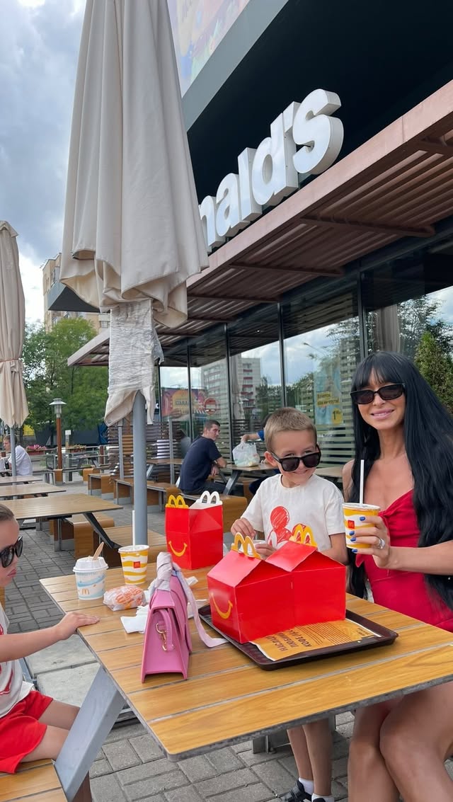 Наш первый танец😍 Оцените от 1 до 10.Мальчики старались, очень… ну видно 😎😎😎.#рилстренды #рислмейкер #хотимвтанцы #моимальчишки by @malibyy88