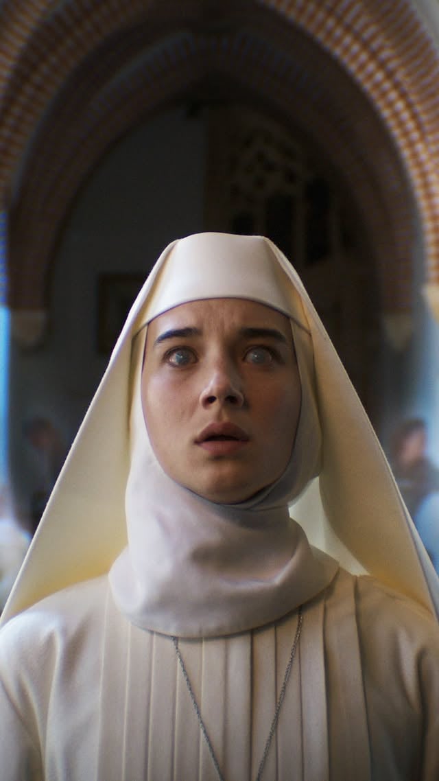 Te está mirando y no hay oración que te salve. #HermanaMuerte, la nueva película de @pacoplaza que emerge de las pesadillas de ‘Verónica’, llega el 27 de octubre. by @aria_bedmar