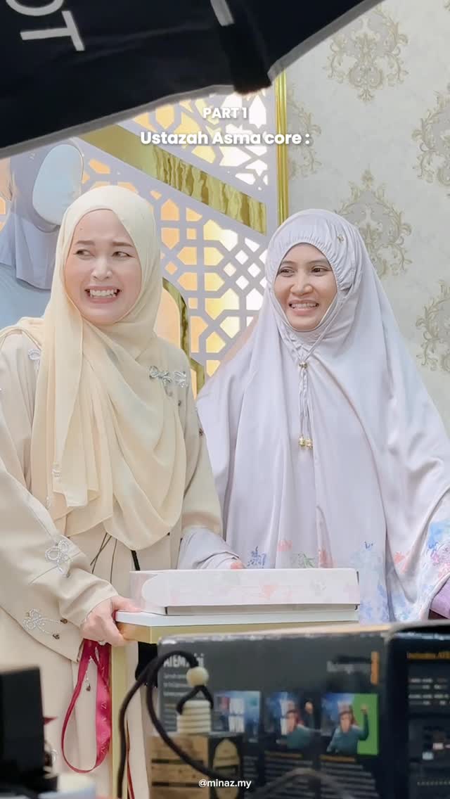 Tak sangkaaa @ustazahasmaharun ni kelakar orangnya. Ada yang nak request live bag kuning round 2 ke dengan Ustazah & @pijaminaz? Tak kering gusi! 😂#minaz #ustazahasmaharun by @pijaminaz