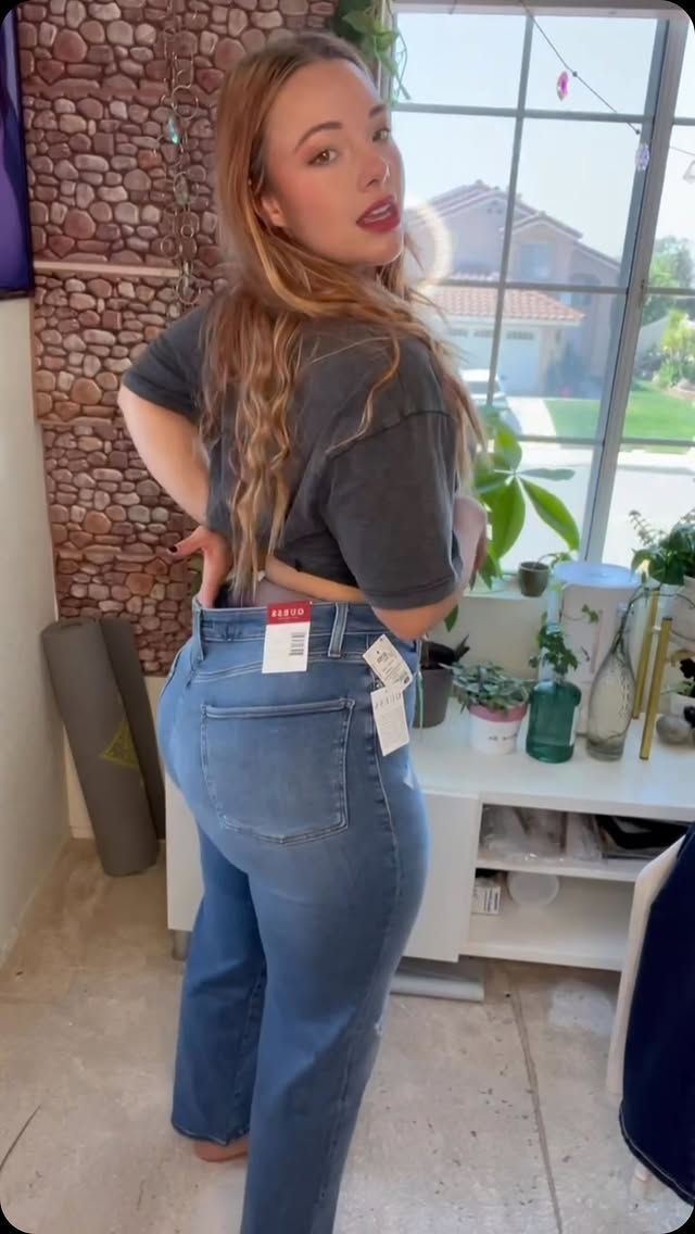 Looking back, these might actually work. Tell me, should I keep them or not? #colorsofautumn #curvyjeans #fallfashion #exploremore