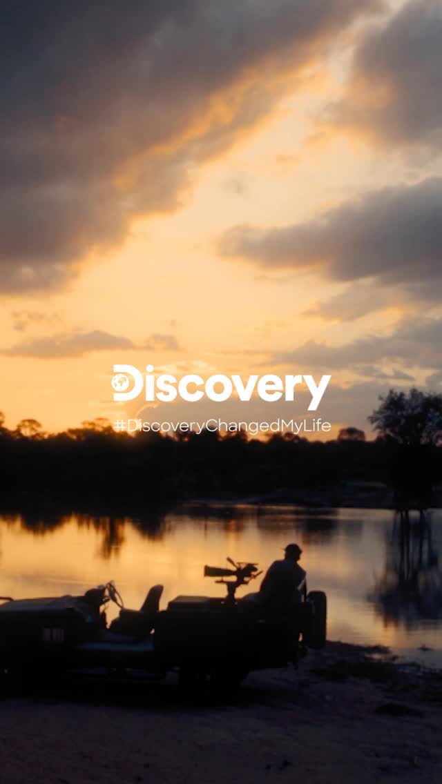 WARNER BROS. DISCOVERYJust taking a moment to let this all land.Today, my story is being featured by Discovery Channel — a platform that shaped so much of who I am and sparked the early curiosity that’s carried me into this life of storytelling in the wild.When @heidimrtn from @discovery x @warnerbros first reached out to say I’d been shortlisted for an upcoming passion project, I honestly wasn’t sure it was real.From filming my interview on the beach in Cape Town, to uploading it from my favourite bar in Sea Point… to seeing those Discovery and Warner Bros logos at the bottom of the emails — interested in this little story from southern Africa — it’s surreal.Whether you’ve been here since the early days or just joined the mission — thank you. Your support means more than you know.Big love to Alex ( @piefordicus )and the @cutmedia crew — Director @antoine_couturier and DoP @jasonhearndop — for flying all the way out from Scotland and making the whole shoot feel natural and true to me. And to the @too_wildproductions family for opening the doors at @amaya_lodge_timbavati — filming this piece at your lodge made it all the more meaningful.I’ll keep showing up, camera in hand— to share these moments from the wild with whoever’s out there watching 🫶And if you’re reading this — just a quiet reminder that there’s something inside you the world needs. When you find purpose and responsibility in your passion, the rest tends to follow. All it takes is belief. by @dazmental