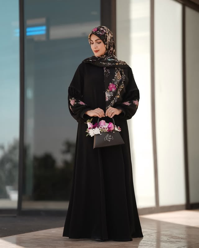 شارژ مجدد عبای نازگلثبت سفارش از سایت و پیج ا‌دمین @raahiil.admin موجود در سایزبندی#عبا#استایل#مانتو#style#aba#abaya by @raahiil_mezon