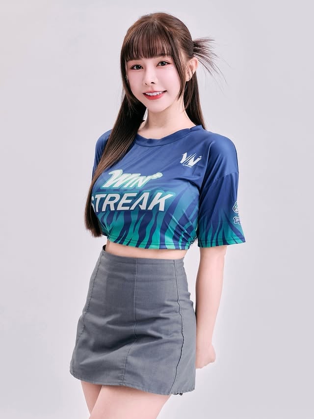排球元年我在臺中連莊職業排球隊擔任MC 🏐🎤明天10/4是我們的開幕戰📣大家準備好進場來幫連莊加油了嗎？我準備好了！！歡迎大家來臺體大一起成為猛虎們最強後盾 🐯💚🔥 臺中連莊主場開幕戰即將引爆📍 連莊主場：臺灣體大體育館🎟️ 門票熱賣中 👉 全家售票系統FamiTicket👀 比賽現場也可購票！📅 10/4（六）15:00 vs 桃園雲豹飛將📅 10/5（日）18:30 vs 台鋼天鷹#臺中連莊職業排球隊 #WinStreak#TPVL #Volleyball #臺中市政府 #國立臺灣體育運動大學 by @avawu0726