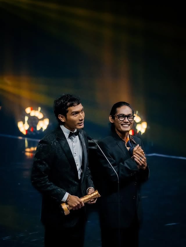 Titik mula untuk generasi ke generasi. @ffm34_official34 @finasmalaysia @astroshaw @alpha47.films Mua @byfardnm Hair @amirulooiashraf Suits @wardrobe.privato @andre.nasution Palestine pins @matchulsssss Photo @saiemmuhammad by @amir.ahnaff