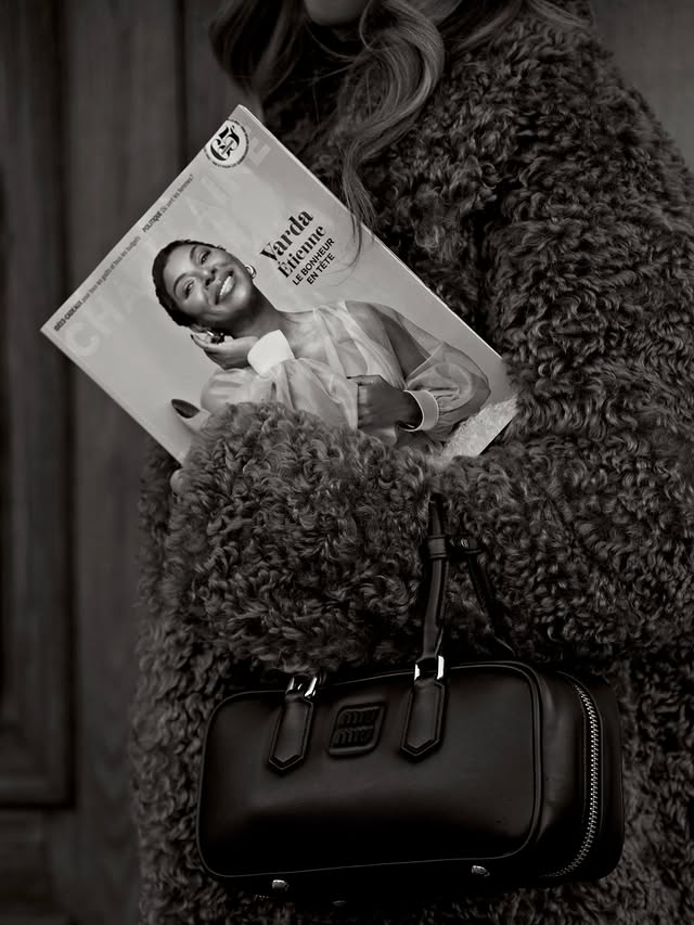 «Muses d’ici» Merci beaucoup @chatelaineqc pour ce beau reportage mode! @joaniepietracupa @philippelepine Je vous aime!!! 🥰❤️ #Montreal #51YearsYoung by @eliggarcia