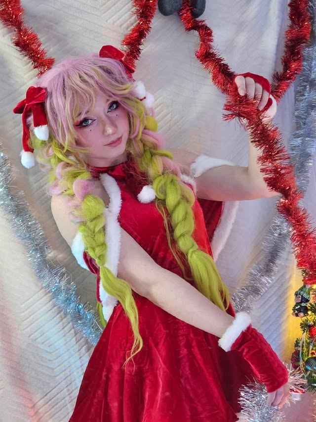Come help me put up the decorations, because TOMORROW IS CHRISTMAAAAS!! HAPPY CHRISTMAS EVE EVERYONE!!#mitsuri #cosplay #fyp