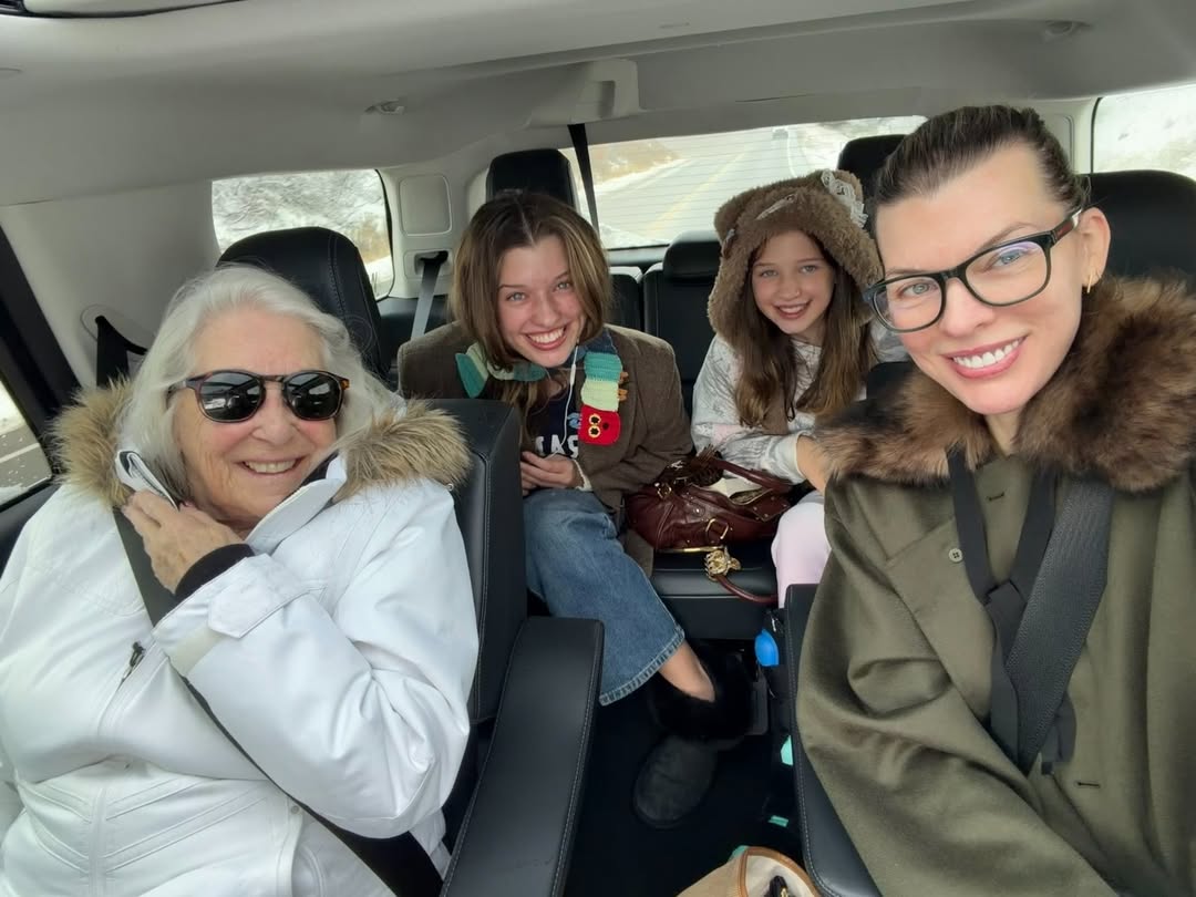 Happy New Year!!! Even with Dash’s fractured ankle and everyone getting sick, we managed to have an incredible time with our family and friends! Wishing everyone the best for 2026!🥳 by @millajovovich
