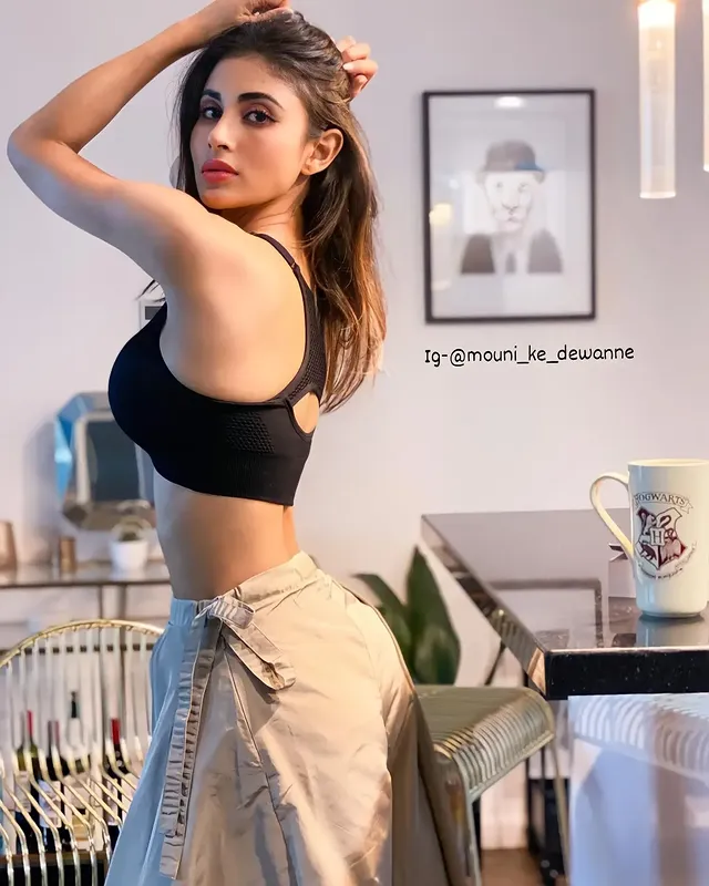 💗. . .#smile #imouniroy #mouniroy #mouni_ke_dewanne #mouni_my_star #monstar🌟 #mon #mouni #jumhkawalimouni #fanpage #actresses @imouniroy @mouni_ke_dewanne #princess #reelvideo #reelsinstagram #reels #trending #mounians #monstars #cute #love #merijaan #monraj #surajmouni #trending #moo #cute #lips #naggin #naagin #shivanyanaagin #sivanya by @mouni_ke_dewanne