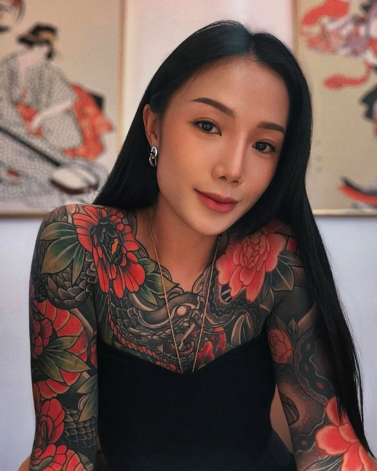 Tattoo Model: @janejaneey 🤩

Tag, like & share 🙏
.
.
.
#orientaltattoo #neotraditionaltattoo #inkedgirls #japaneseink #japanesetattoo #irezumicollective #japanesetattooart #irezumitattoo #traditionaltattooing #traditionalartist #tattoosleeve #girlswithtattoos #ukiyoetattoo #traditionaltattoo #tattoomodel #tattoogirl #bodysuittatto
