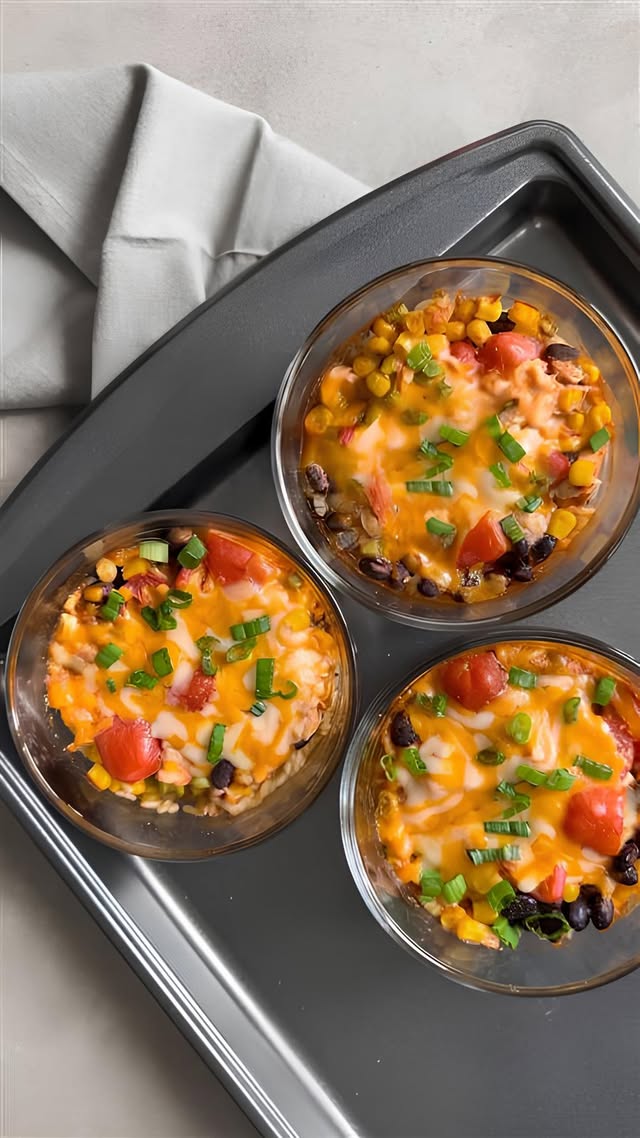 Here’s an easy and versatile meal-prep recipe you can customize. 👩‍🍳✨ Simply stack the ingredients, bake and store! That’s how easy this Barbecue Chicken Meal Prep Bake is.The ingredients are pre-portioned and cooked in individual oven-safe bowls. Look at the tasty layers of chicken breast, rice, and black beans—such a hearty meal with minimal cleanup!Tag your friend who’s into deliciously easy meal prep recipes. 😋🍴#LGKitchen #LifesGoodKitchen#Repost nutritionbydevika by @nutritionbydevika