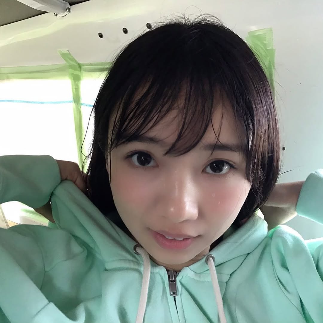 【オフショット】祭り🎉Twitterと同時開催中🥳海で遊んだ後のきょんこ👸🏝#齊藤京子1st写真集 #とっておきの恋人#齊藤京子 #日向坂46#きょんこしか勝たん #国民的彼女#kyonstagram 👸💕📢ご購入はプロフィールのリンクから by @kyoko1st