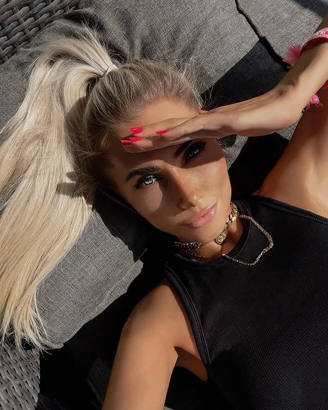 💓💓...#sunny #freckles #eyes #zara #ootd #fashion #style #love #blonde #black #sun #europe #happy #germany #inspo by @annisofiagerlach