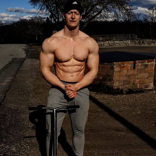 Six-whip flat or Double Bri-flip flat? 🤔Honestly, I don't have an answer; I think they are equally impossible.If I were to witness one of them, it would definitely be the double bri-flip or just any kind of double overhead flip :PLet me know which one you would prefer to witness the most! 🔥🔥#scootering #bodybuilding #worldie #ssbb #picoftheday #meme #backflip #viral #lol by @henke_palm