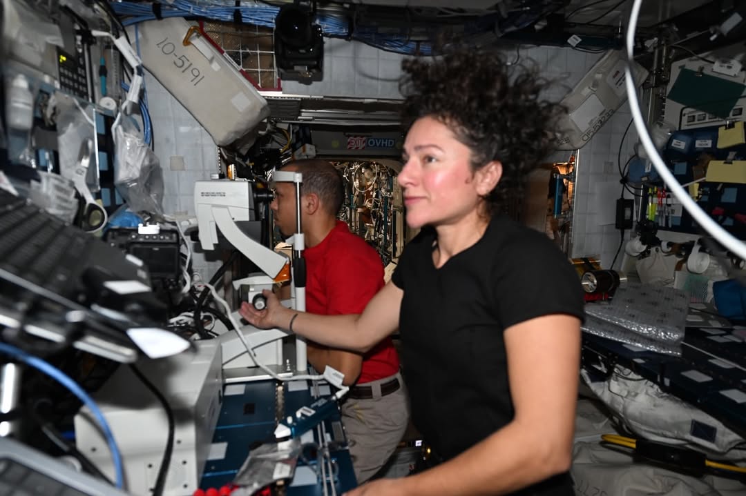 Many astronauts experience changes to their vision and/or changes to the structure of the eye during long duration space missions, a condition that has become known as Spaceflight Associate Neuro-ocular Syndrome (SANS). It’s important that we characterize and understand these changes so that we can ensure the health of astronauts while in space and after their return. Here we are obtaining images of the back of @astro_chrisw’s eyes using Optical Coherence Tomography (OCT). I’m assisting as the operator.