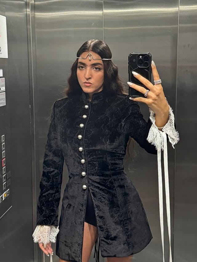 l’amore che strappa i capelli è perduto ormai 🩸 @nayt 🖤@sanremorai by @joanthiele