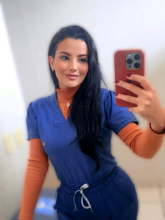 Em um dos meus mood fav - cuidando de pessoas! 👩🏻‍⚕️❤️#plantão #hospital #hospitality #bomdia #sabadouuuu by @mayradematos