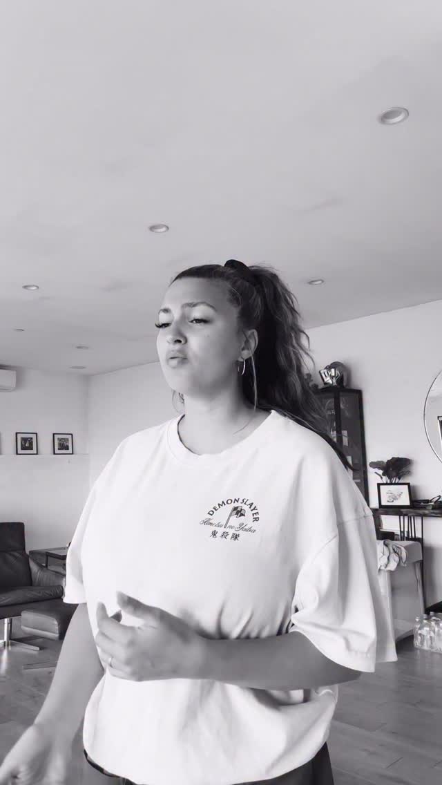 i haven’t posted me singing in a while… if i’m honest i haven’t felt 100% myself since giving birth. but instead of waiting to feel “ready” or “back” i decided to not overthink it…. & it felt good to just let go & let it out ♡🪴