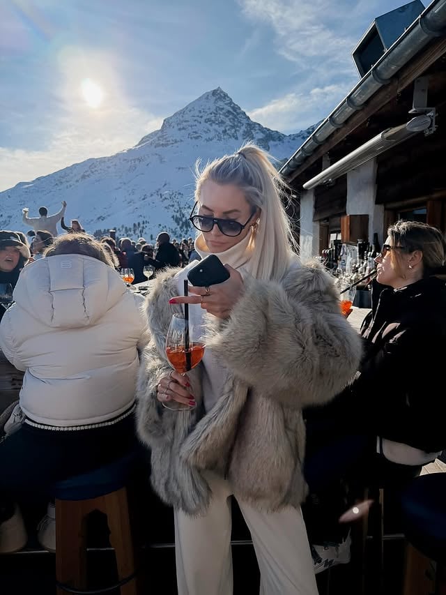 St. Moritz for the weekend 🌞🤍 @paradisostmoritz #stmoritz #fashion #ootd #zara #style by @annisofiagerlach