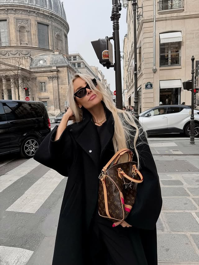 little Paris moment 🫶🏼 #paris #ootd #blonde #style #coat by @annisofiagerlach