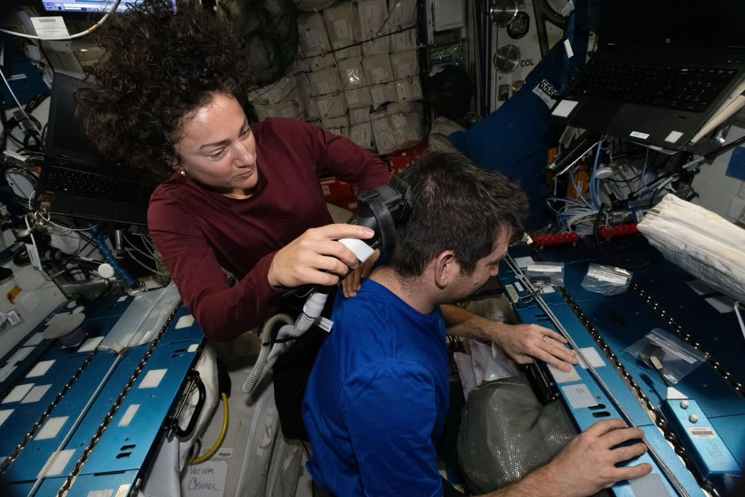 Some of our weekend time on @iss is spent doing normal Earthly things like haircuts, but of course with the added excitement for the vacuum of space…a literal vacuum attached to our hair clippers to catch all of the cuttings! I brushed off my space haircutting skills and put them to the test on @astro_hathaway, but don’t worry, I would never actually let him touch my space hair, I love it too much!