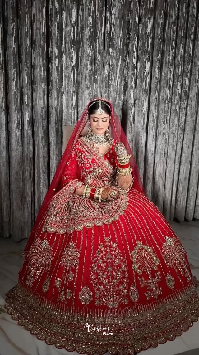 A bride today, a queen forever👑🐦‍🔥.Makeup artist : @nidhipandeyy_makeup 💋Lehanga: @sundaridesginer ✅......#reelkarofeelkaro #reelitfeelit #instagood #instagramer #viral by @simmyrajput999