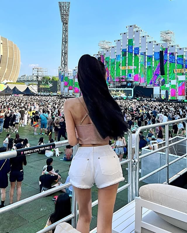 #waterbomb #festival #워터밤 워터밤 꿀잼❤️ 다나까상 너무 귀여워 by @iam_sica