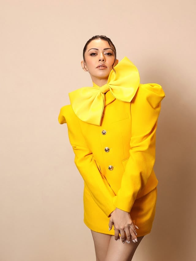 It was a prime video day indeed 💛 (shukran 😉) #gully #layla •••Outfit- @helenanthonyofficialJewelry- @swarovskiHeels- @aquazzuraStyled by- @simrankumar19Style Team- @shareendeosthaleMUA- @reshmaamerchantHair- @nayanhair📸- @dinesh_ahuja