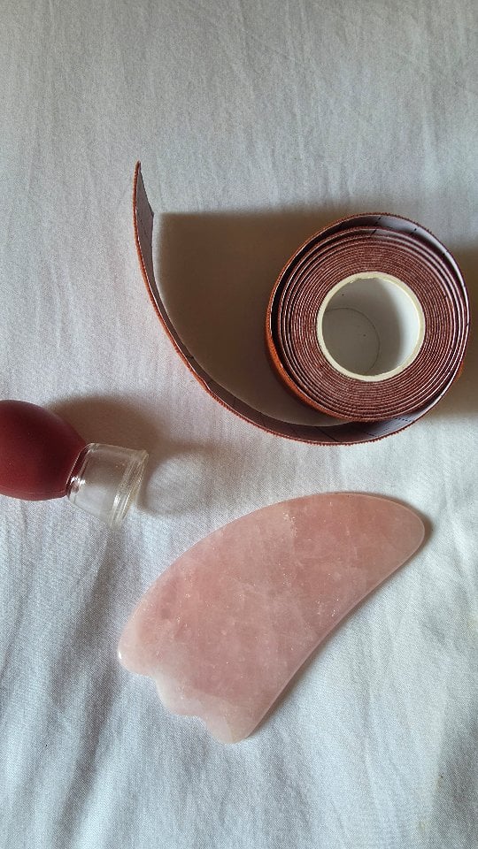 Et si vous changiez votre peau… sans changer vos produits ?Chez LB Facialistes, nous vous transmettons ce qui fait toute la différence :le geste juste.À travers nos masterclass, vous accédez à un savoir-faire expert, issu de notre pratique professionnelle, pour transformer votre routine en véritable rituel de soin.4 approches ciblées pour répondre aux besoins essentiels du visage :— maîtriser les gestes quotidiens— sculpter et tonifier avec le Gua Sha— lisser les rides d’expression avec la ventouse— lifter et rééduquer les tensions grâce au Face TapeLes outils vous sont offerts pour prolonger l’expérience chez vous.📍 À Paris (8e) ou en ligne🔗 Inscriptions : www.lbfacialistes.com⁠� — onglet Les RituelsA très vite💋 by @delphinelanglois.facialiste