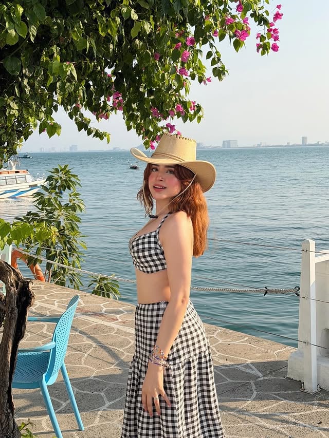Its no secret that i belong in greece 🇬🇷Wearing: @nefsfinds by @payaltosyan