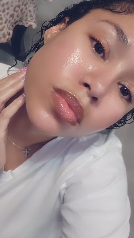 Want clear skin 😀 wake up drink a hot glass of tea before anything. I normally drink tea followed by a smoothie. Or i just drink tea, then hours later eat lunch. #skinhealth