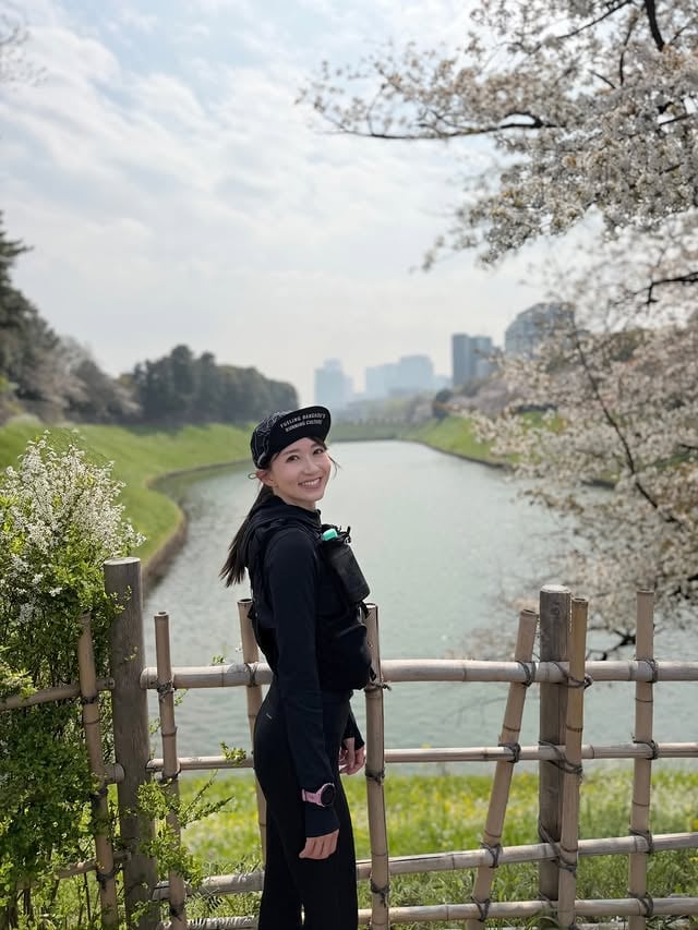 I’m so glad I got to see the cherry blossoms before they fell.Now that it’s getting warmer,I can’t wait to go on lots of runs!桜が散る前に見に行けてよかった☺️💗だんだん暖かくなってきて春を感じるこの頃！21km走れて大満足でした💗💗💗秋冬大会のエントリーもぼちぼち始まり、何にエントリーするか悩ましいよね✊🏻みなさんとより多く会える機会がありますように！怪我なく元気に今年も駆け抜けたい！今日も楽しくハッピーに！他の投稿はこちらから▷ @hasegawatomoka #やりたい事は全部やる