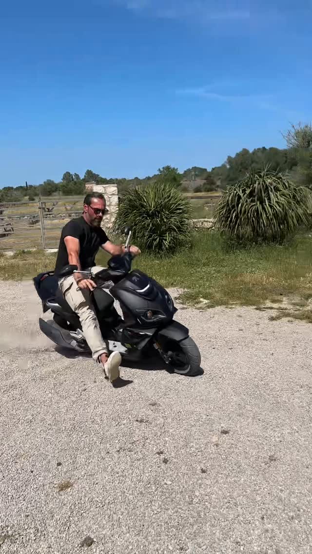 Mini Vlog – ein Tag aus unserem Leben ✨Das heutige Highlight: Gabriels Roller wurde endlich gebracht – darauf hat er sich schon sooo lange gefreut und die Freude war riesig! 🛴💛Außerdem wurde heute wieder lecker gekocht, Diego hat einen frischen Haarschnitt bekommen und ich war noch ein bisschen kaputt vom gestrigen Tag mit meiner Freundin – aber wir hatten so viel Spaß! 🤍Danke, dass ihr uns in unserem Alltag begleitet und an unserem Leben teilnehmt. Es bedeutet uns so viel! Wenn ihr Lust habt, folgt uns gerne für mehr Einblicke in unseren Familienalltag ✨#minivlog #familienalltag #familyvlog #alltagmitkindern #mamablog familienleben tagesvlog
