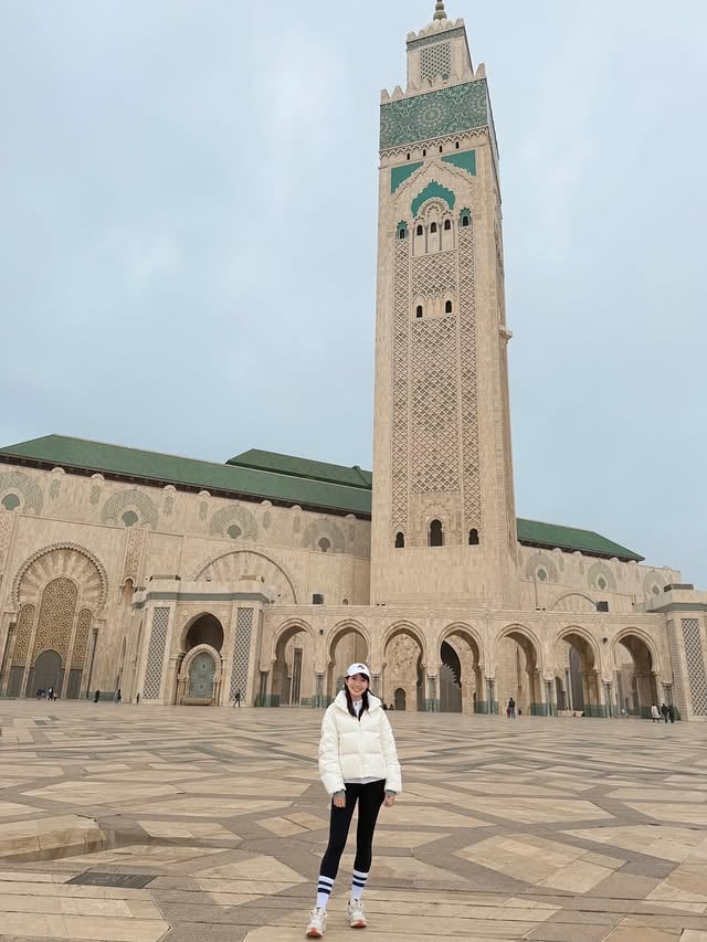 A shot from Casablanca at Hassan II Mosque.I’ll definitely be back in Morocco♡I want to run a marathon there and join the team’s training sessions again!So many new friends and so many amazing memories.モロッコの思い出🇲🇦経済都市カサブランカでの一枚🏃‍♀️ランニングチームの練習会に行く前にMosquee Hassan Ⅱ(ハッサン2世モスク)へ🕌昼も夜も美しかった☺️モロッコへの重めの愛はこれでもかと以前書いたので割愛しますがまた必ず行く💗マラソンも走りたいしまたチームの練習会にも参加したい！たくさんの友だちが増えて思い出いっぱい！次の旅も楽しみ✈️今宵も楽しくハッピーに🏃‍♀️他の投稿はこちらから▷ @hasegawatomoka #やりたい事は全部やる