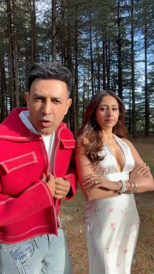 Carry on jatta 4 - 26th june in theatres near you 💃💃Ps - gippy ji aapne itni shaklein banayi -Cant even find a decent cover photo 🤣🤣