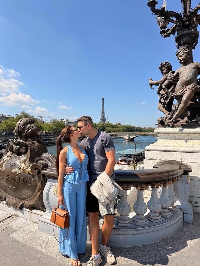 Tyhle prodloužený víkendy bych si nechala líbit…😄♥️#paris #family #trip♥️ by @vladenkaaa