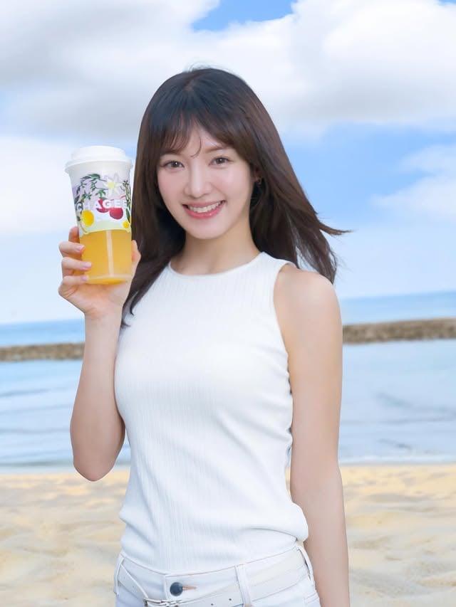 The tropical breeze in Bali… it’s something I keep thinking about 🤍🌴And CHAGEE’s new Fruit Tea Series brings me right back to that feeling.My go-to? The Lychee Jasmine Fruit Tea Frappe and Yuzu Jasmine Fruit Tea Frappe — so refreshing, so light, just like Bali.If you’re in Bali, this is a must try. Get it now, exclusively at CHAGEE Bali.#CHAGEEBali #CHAGEETropicalBreeze #CHAGEEID #CHAGEETOGETHER by @hyoyeon_x_x