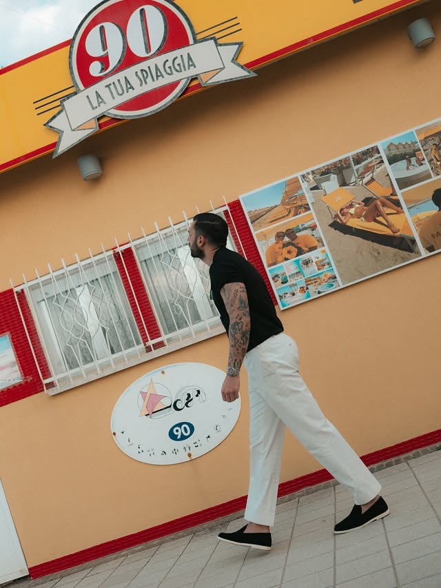 L’idea di trasferirmi al mare si fa sempre più insistente. Forse mi trattiene la paura del cambiamento o forse sto solo cercando il posto giusto per prendere questa decisione 😄 voi che dite…meglio una città come Riccione o Milano? 🌴Qualcuno di voi ha fatto questo cambiamento?