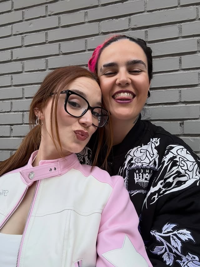 Feliz día del trabajador a todxs!! 🫡 En especial a my partner in crime por hacer el trabajo más difícil de todos. Aguantarme 🥸 by @aria_bedmar