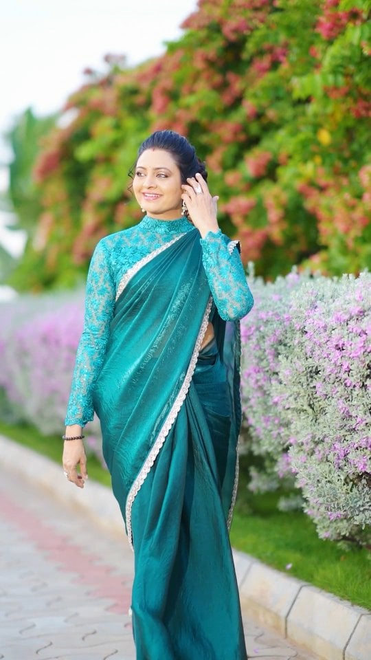 Costume designed @mmcollection0605 Photography graced @vickystories___ Hairstyled by @cas_makeover Assisted by @just_vinayh and Akash #jabardasth #mallemala #trendingreels #entertainment #indraja