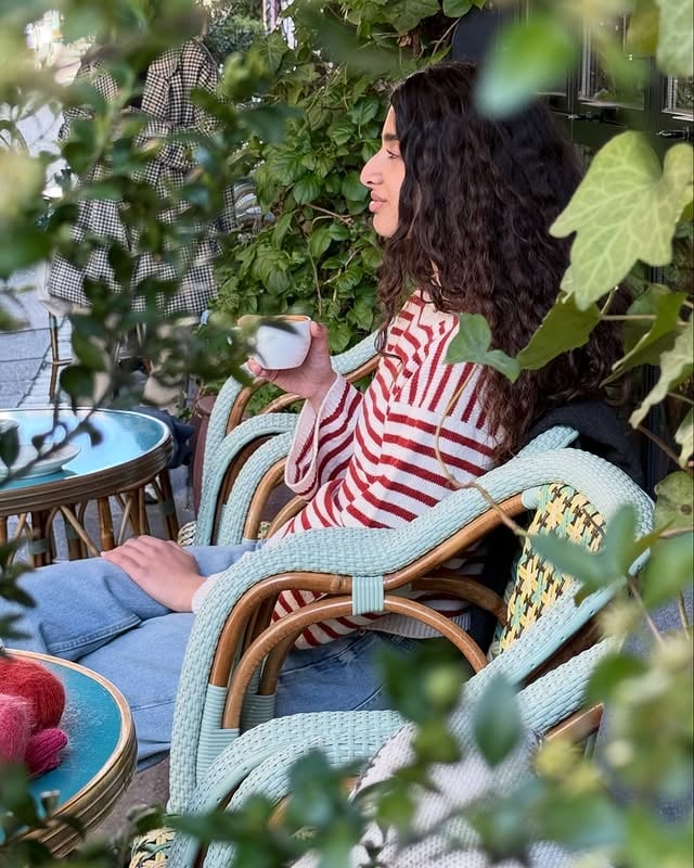 Spring in Copenhagen 🌱❤️Samsø Pullover knitted in Merino, Pomegranate and Cream colorways. Sample in photo 3 is in Merino, Deep Petroleum Blue and Marzipan colorway. #samsøpullover #samsøbluse #knitting #knittersofinstagram #knittingforolive