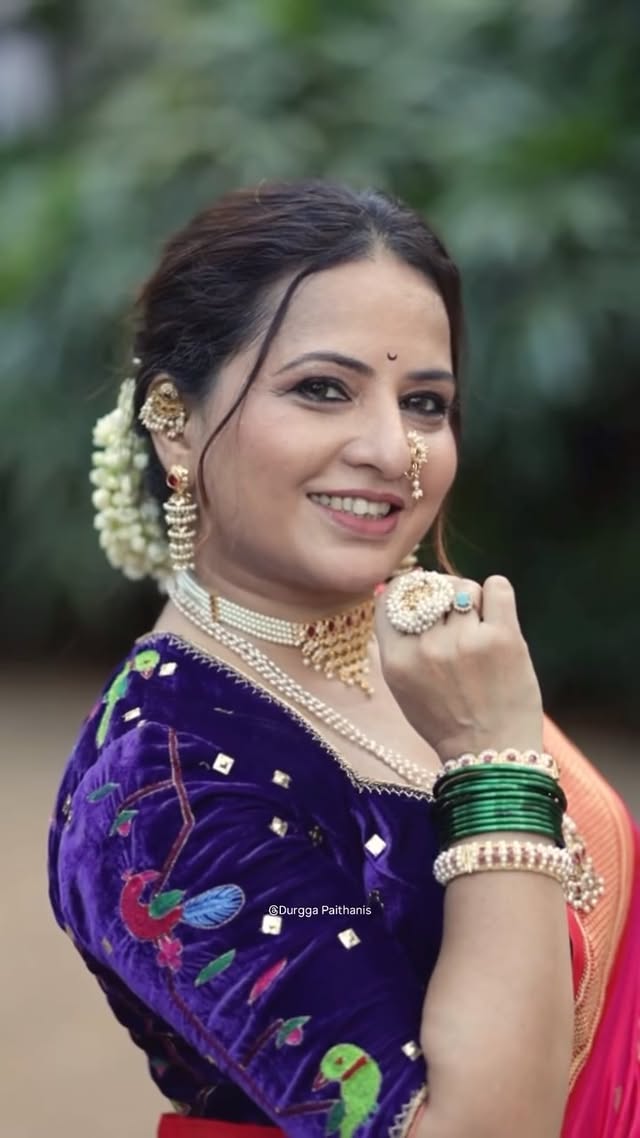 Exclusive Handwoven and Hand Painted Pure Silk Yeola Handloom Paithani SareeSaree : @durggapaithanisbydarshna Designed by : @thepaithanigirl Concept and makeup @sangeetarenuke_makeup_artist 💁🏼‍♀️Jewellery @marathisaaz [Marathi tradition, marathi Mulgi, reels, handpainted, silk saree love, Maharashtra, royal look, regal Paithani saree, motyache dagine, jewellery, nath, pearl jewellery traditional, Girgaon, Mumbai]#marathi #viral #trendingreel #fyp #marathimulgi