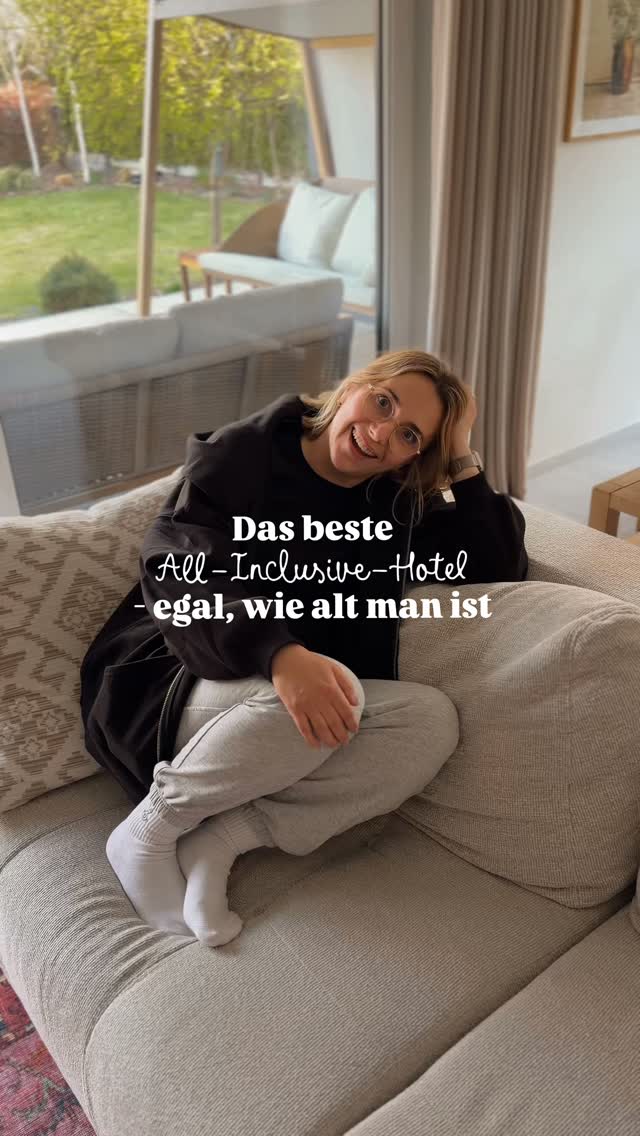 Dieses Hotel kann ich wirklich jedem empfehlen ❤️Wir haben wirklich hin und her überlegt, wo wir das lange Wochenende verbringen. Aber ganz ehrlich, ich war einfach zu geizig, fast die Hälfte mehr für ein Familienhotel zu zahlen als sonst. Und man muss sagen: Meine Eltern leben einfach idyllisch. Umso mehr freuen wir uns schon auf den Sommer hier ☺️Wir hatten eine wahnsinnig entspannte Zeit, so entspannt wie schon lange nicht mehr ❤️ ich hoffe, ihr auch? by @annaheiser