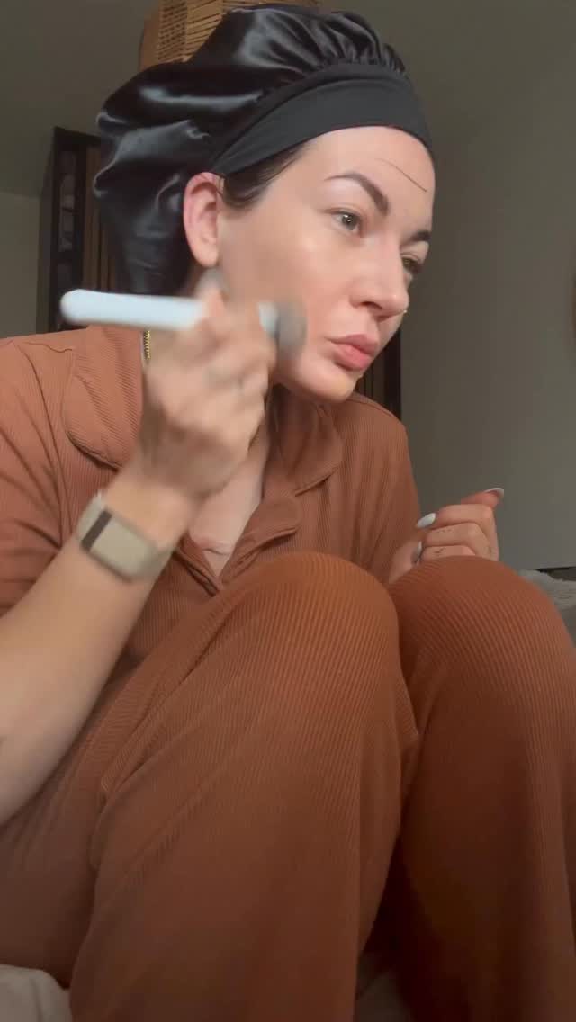 I said what I said🤐😁Korektor: Estee Lauder DoubleWearPuder: Sensai Radiant GlowKremasto rumenilo: Armani Luminous silkKontura: ByMarioRumenilo u kamenu: MAC DaintyBronzer: Estee Lauder Bronze GoddessOlovka: Lancome Idole Ruz: Bellamianta s Beauty GardenaTranslucent puder: Laura Mercier