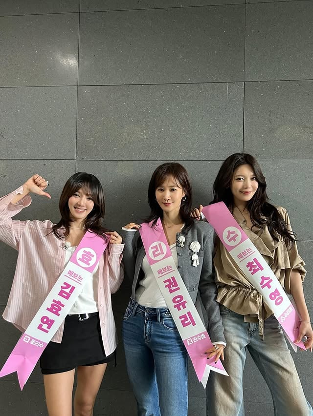 메인보컬 결과 발표 D-1내일 오전 11시에 누가 메인보컬이 되든 결과에 승복하기다#효연 #HYO @hyoyeon_x_x#유리 @yulyulk @kwonyuri_official#수영 @sooyoungchoi#소녀시대 #GirlsGeneration @girlsgeneration#가짜김효연 #효연의레벨업 #hyoyeon @hyo_levelup by @hyoyeon_x_x