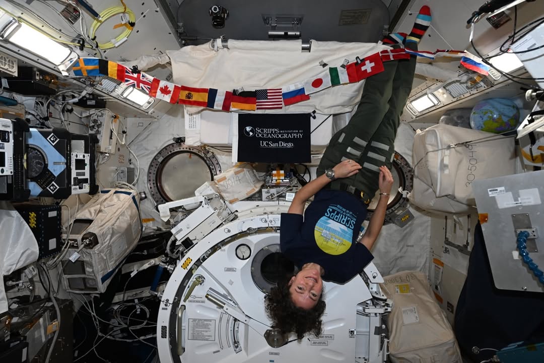 Thank you to @scripps_ocean and @birchaquarium for providing an extraordinary sea-to-space connection yesterday! We were inspired by the energy in the crowd and were so excited to share our @nasa @iss story. I always appreciate an opportunity to connect with my friends and colleagues at Scripps Institution of Oceanography, where I acquired the skills to be a scientist, explored our planet through remote fieldwork, and discovered the value of solid teamwork and exceptional mentorship (and of course, how to surf!).Image credit:Photo 1 — @nasa Photos 2-5 — @scripps_ocean