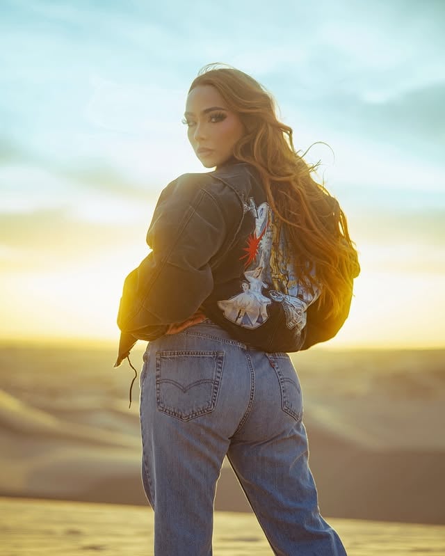 Happy Revenge of the 5th today! I can’t wait for more Star Wars content this month! 💙Custom jacket given to me by @76desrosas ✨ by @caitchristinee