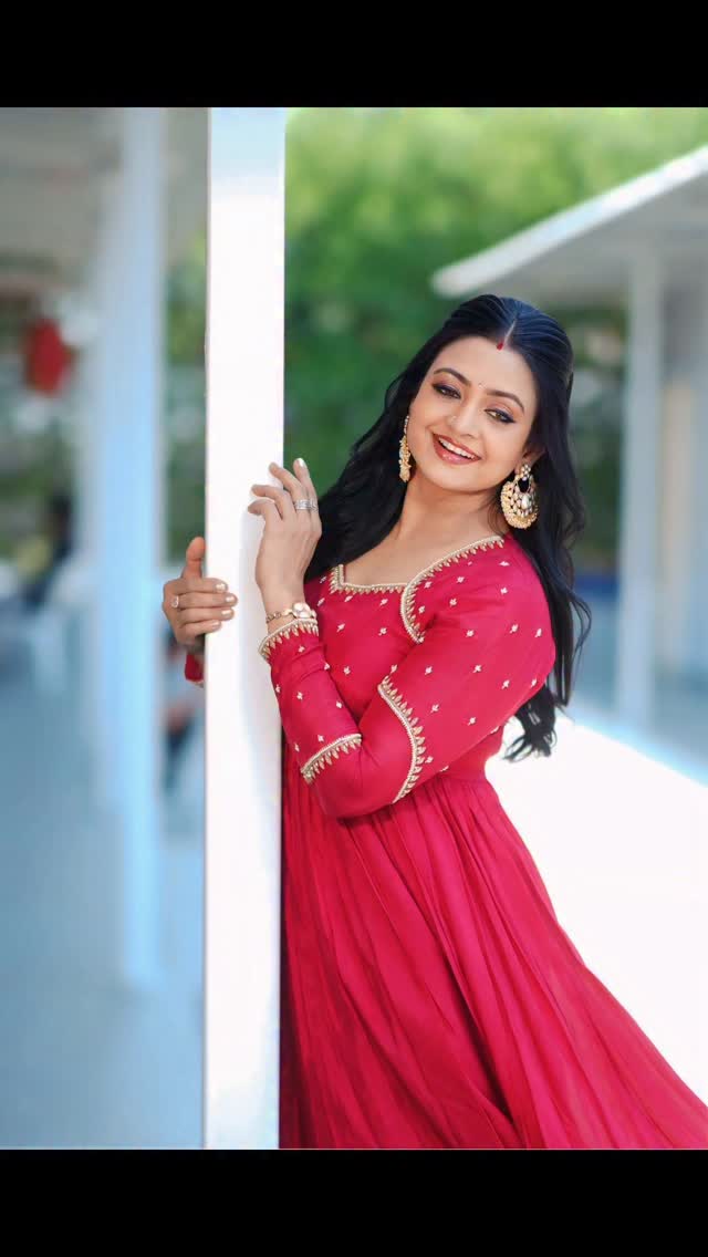 Beautiful costume by @harshini.designer.studio Pictured & compiled @vickystories___ Hairstyled by @cas_makeover Assisted by @just_vinayh and Akash