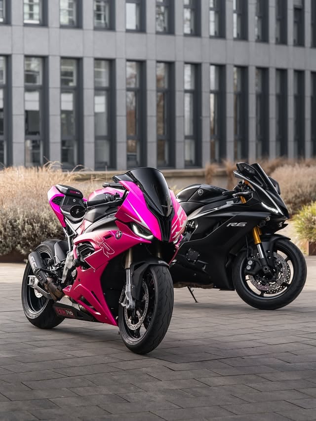 🩷🩷S1KRR feat. R6 🖤🖤➖➖➖🫱🏻‍🫲🏽 @heldbikerfashion 🫱🏻‍🫲🏽 @ruroc @ruroc_deutschland 🫱🏻‍🫲🏽 @motorradersatzteile24 🫱🏻‍🫲🏽 @cardosystems_de 🫱🏻‍🫲🏽 @quadlockmoto ➖➖📸➖➖#bmw #yamaha #bmws1000rr #yamahar6 #matching Dieser Post enthält Werbung durch Markennennung. by @pew.pio